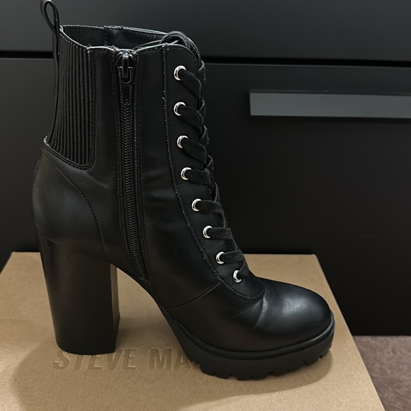 STEVE MADDEN BLACK LACE UP BOOTS - Picture 3 of 5